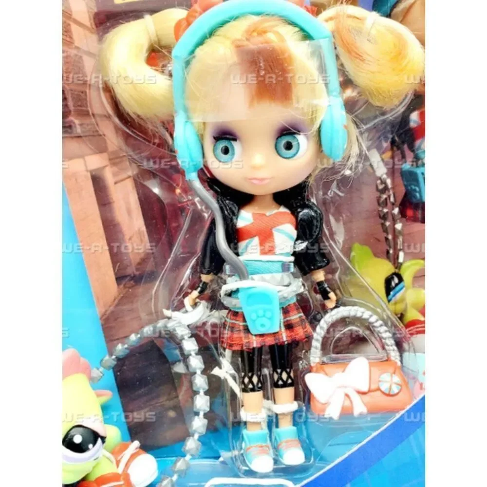Blythe Love's Littlest Pet Shop Sight Seeing Cute London Doll Set 2010 Hasbro NE